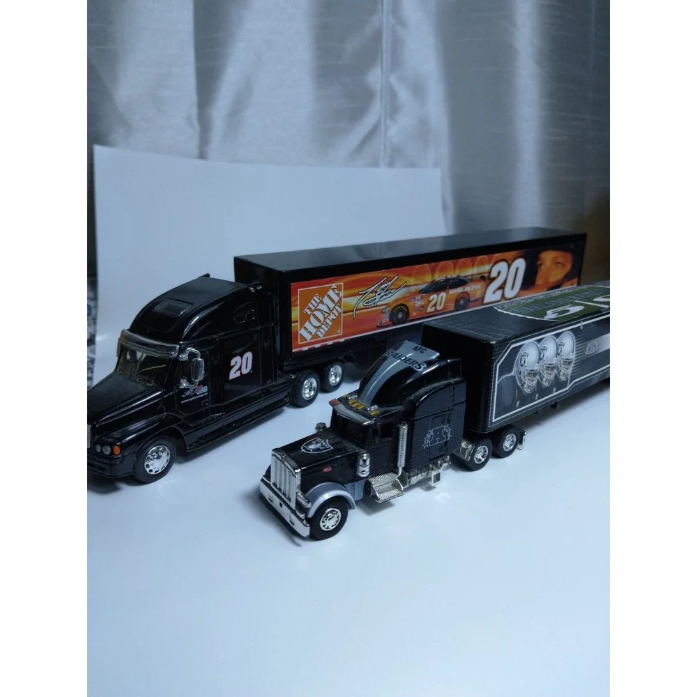 Scale Die Cast Limited Edition Set Of 2‎ Tractors TrailersJoe Gibbs Racing & NFL